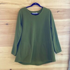 $16: D & Co/ Denim & Company ladies large fleece top. Green